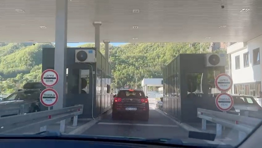 Na graničnim prelazima sa Crnom Gorom saobraćaj se danima odvija otežano