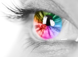 Widzisz tęczowe koła? Czas sprawdzić oczy