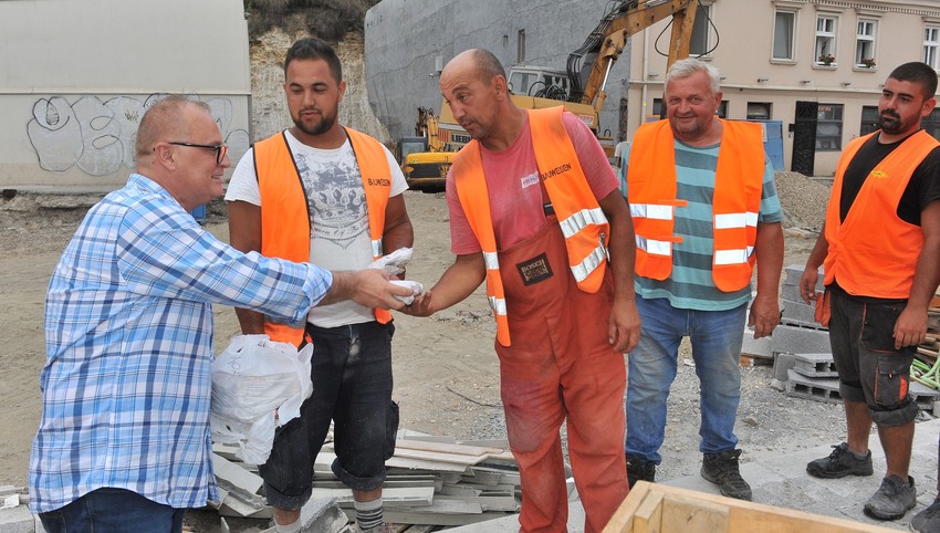 Goran Vesić sa radnicima