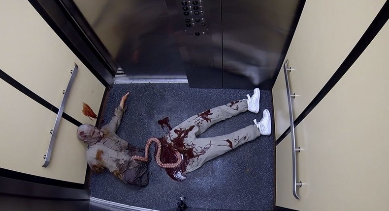 This is probably the most terrifying walking dead prank you would ever see. 