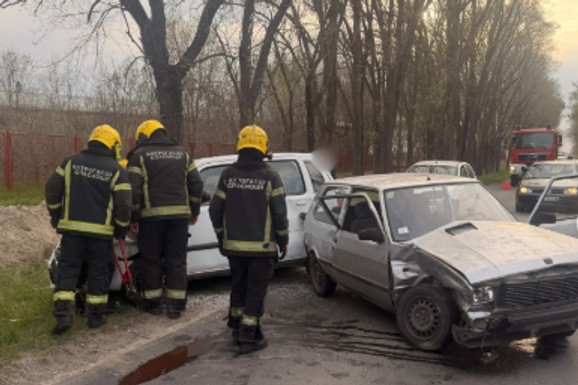 (FOTO) TEŠKA SAOBRAĆAJNA NESREĆA KOD RAFINERIJE U NOVOM SADU Ima povređenih! Sve hitne službe dojurile na lice mesta
