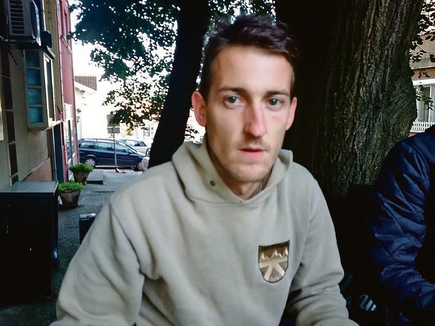 Bogdan Milenković, sin nastradalog Siniše, navodi da je njegov otac pre odlaska u bolnicu samo kratko rekao da su ga bacili sa terase