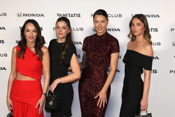 Adrijana Lima sa ĆERKOM I UNUKAMA RADOMIRA ANTIĆA na gala događaju u Madridu: IVANA I PETRA od majke nasledile VRHUNSKI STIL, bivša srpska snajka proglašena ŽENOM GODINE 