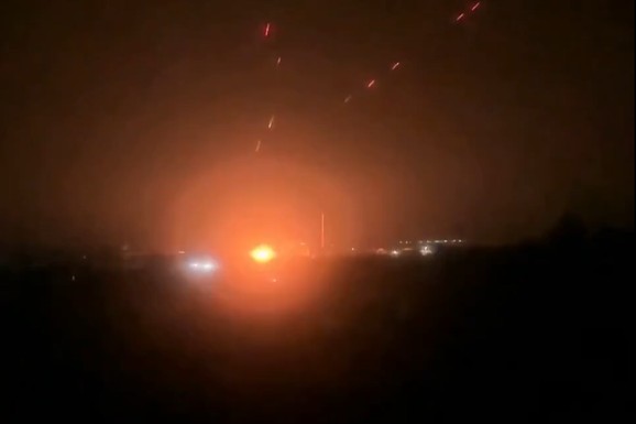 (VIDEO) NAPADNUT MORSKI TERMINAL U RUSIJI Blizu 100 ljudi gasi požar, ima mrtvih i povređenih