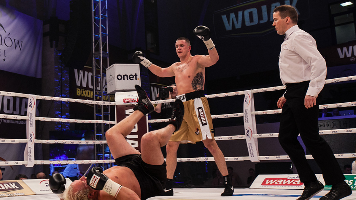 Andrzej Wawrzyk (29-1, 15 KO) pokonał przez nokaut techniczny w piątej rundzie Francoisa Bothę (48-11-2, 29 KO) w walce wieczoru podczas gali Wojak Boxing Night w Arłamowie. Dla polskiego pięściarza to druga z rzędu wygrana po bolesnej porażce z Aleksandrem Powietkinem.