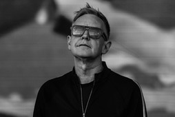 Andy Fletcher, klawiszowiec i jeden z założycieli brytyjskiego zespołu Depeche Mode podczas koncertu w ramach „Global Spirit Tour, w Lipsku. Niemcy, 27 maja 2017 r. „Fletch zmarł w wieku 60 lat.