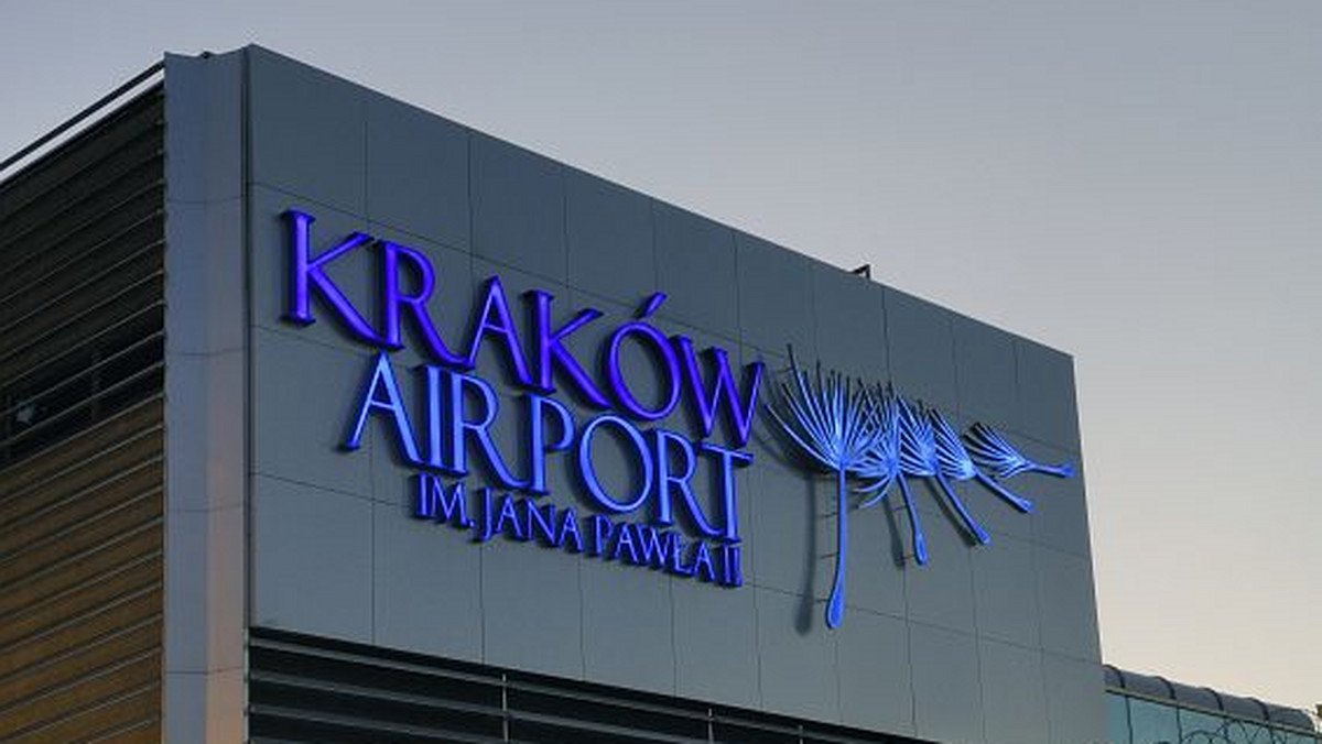 W 2015 roku pasażerowie Międzynarodowego Portu Lotniczego Kraków-Balice będą mogli korzystać z całego rozbudowanego terminalu, a jeszcze wcześniej z hotelu ulokowanego przy nim - zapewnił w środę jego prezes Jan Pamuła.