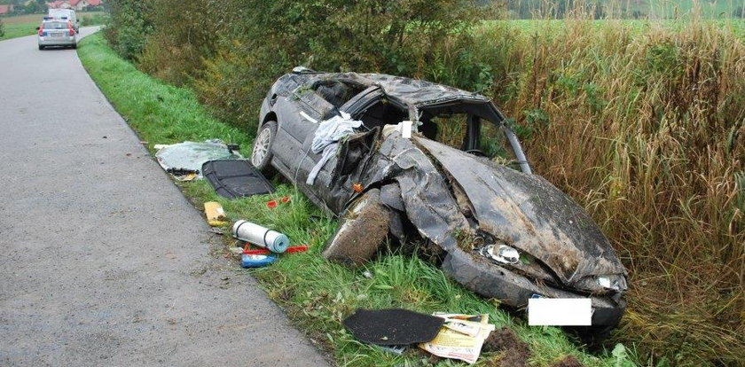 Zwierzę wbiegło na drogę. Auto do kasacji