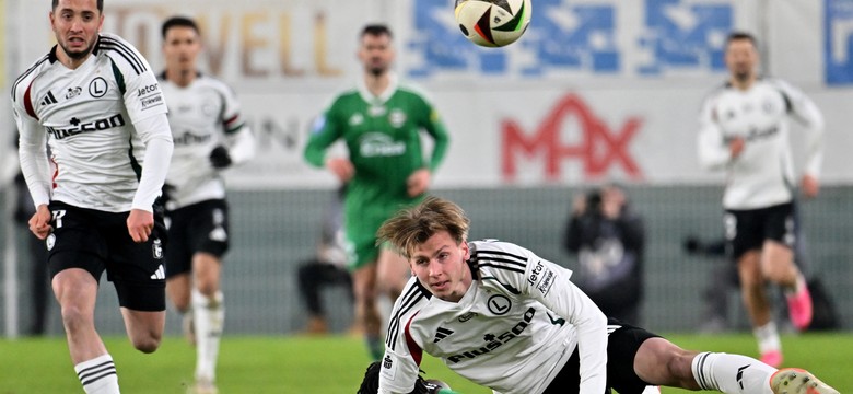 Legia tragedia! Barcia, Ziółkowski i Kovacevic zagrali katastrofalnie. Feio wyrzucony na trybuny