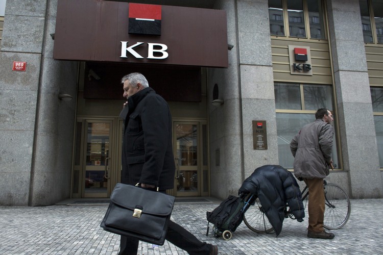 Jeden z większych banków w Republice Czeskiej - Komercni Banka. Praga, Czechy. 8.01.2013
