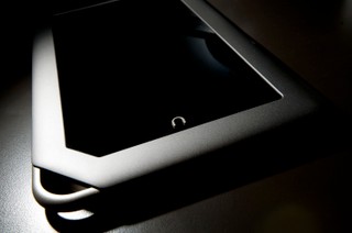 Elektroniczny papier wyświetlający filmy dla e-czytników i smartfonów