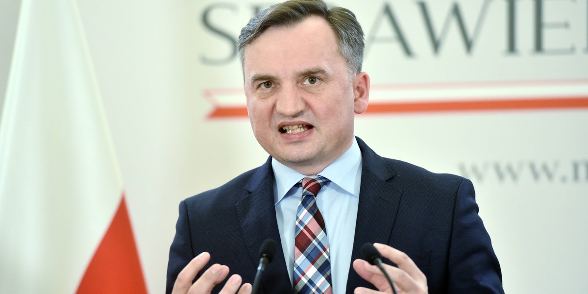 Minister sprawiedliwości Zbigniew Ziobro jak lew walczy w rządzie o podwyżki dla sędziów. 