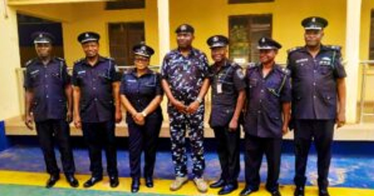 Enugu CP decorates Sheikh, Rev Father, 4 other promoted police officers - Vimarsana News