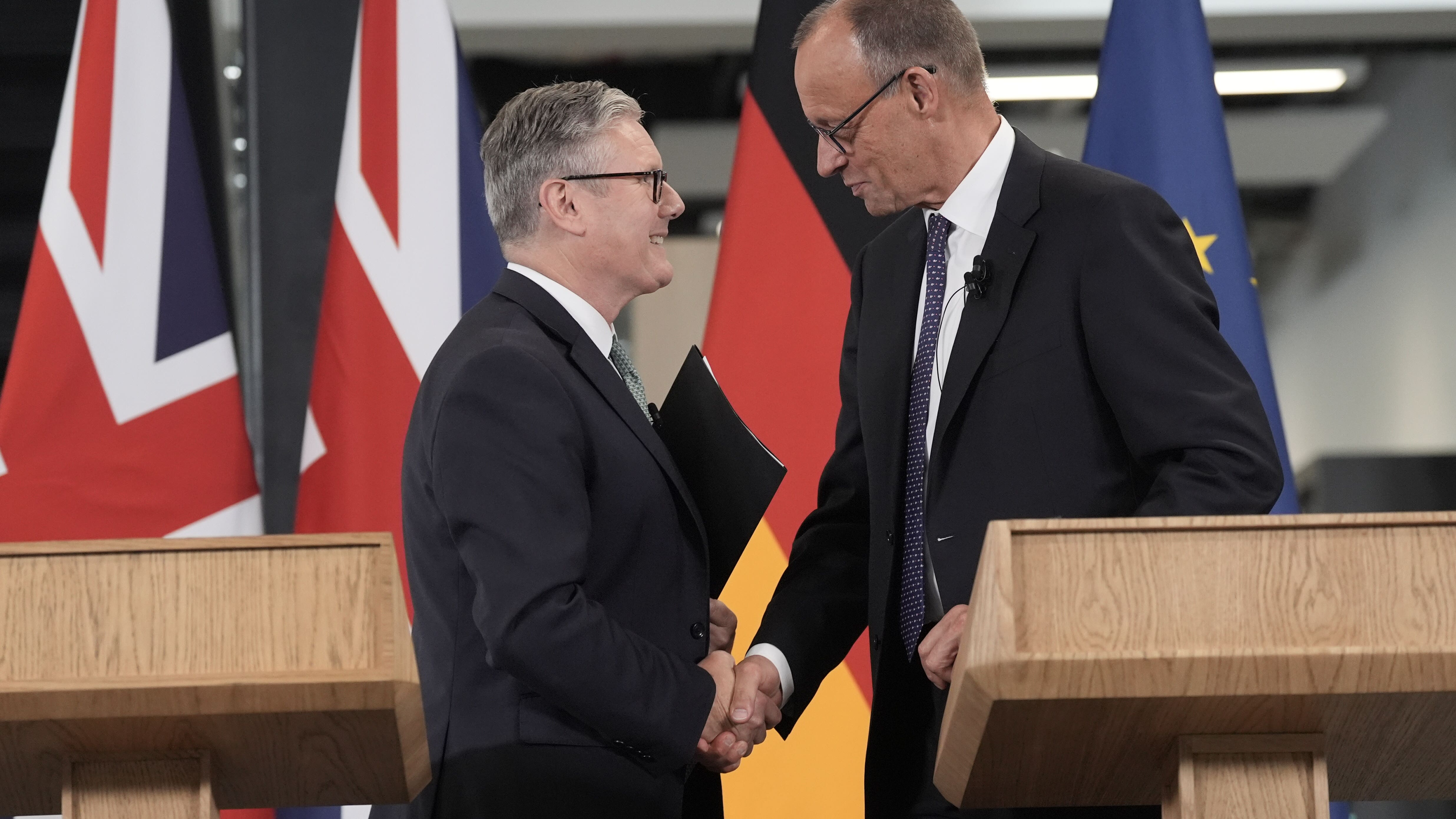 Starmer praises German plans to seize small boats by 2025