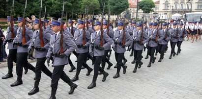 Alarm i skoszarowanie w policji? Mundurowi się boją