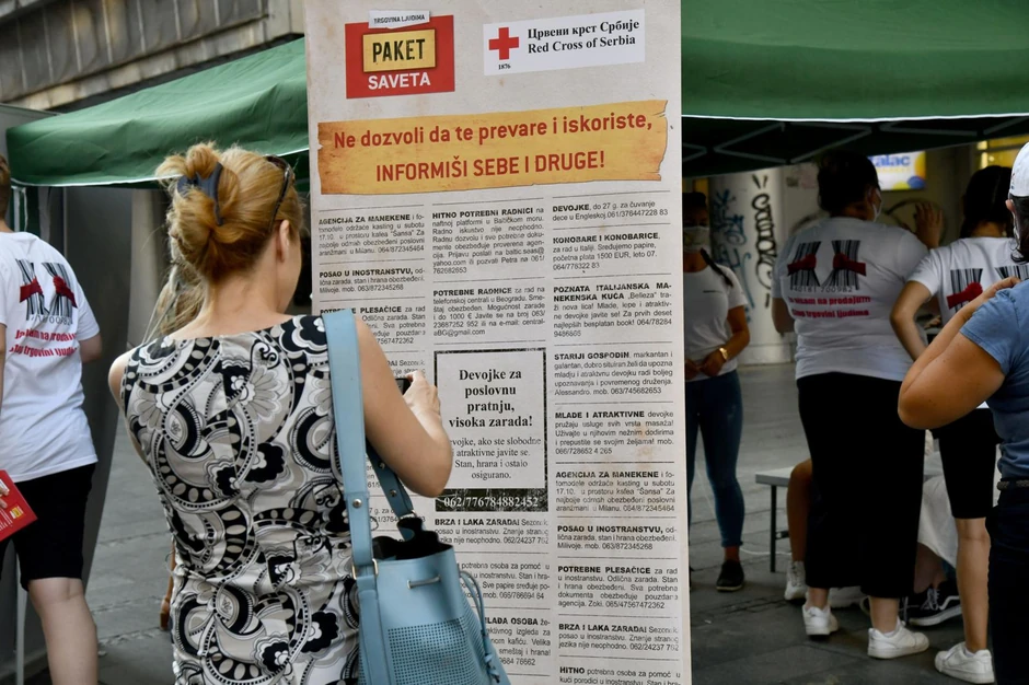 Oglasi nude posao iz snova za koji nije potrebno iskustvo, a iza toga se krije moderno ropstvo.