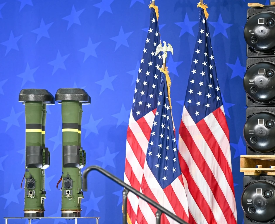 Projektili "džavelin" u pozadini tokom Bajdenovog obraćanja zaposlenima u "Lokhid Martinu" u maju