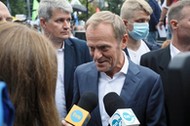 Donald Tusk podczas demonstracji „Wolne media. Wolni ludzie. Wolna Polska