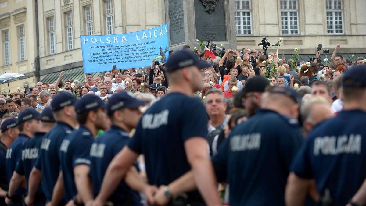 policja kontrmanifestacja manifestacja krakowskie przedmieście 10 lipca