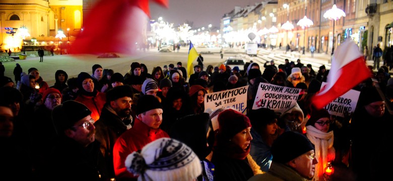 Łańcuch solidarności z Ukrainą. Manifestowali także w Warszawie. ZDJĘCIA