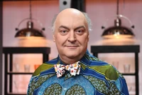 "Ozorki dla plebsu, szynka dla klasy średniej". Maciej Nowak bezlitośnie o modach kulinarnych