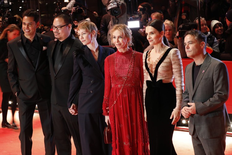 Członkowie jury: Rajendra Roy,Justin Chang, Sandra Hueller,Trudie Styler, Juliette Binoche oraz Sebastian Lelio