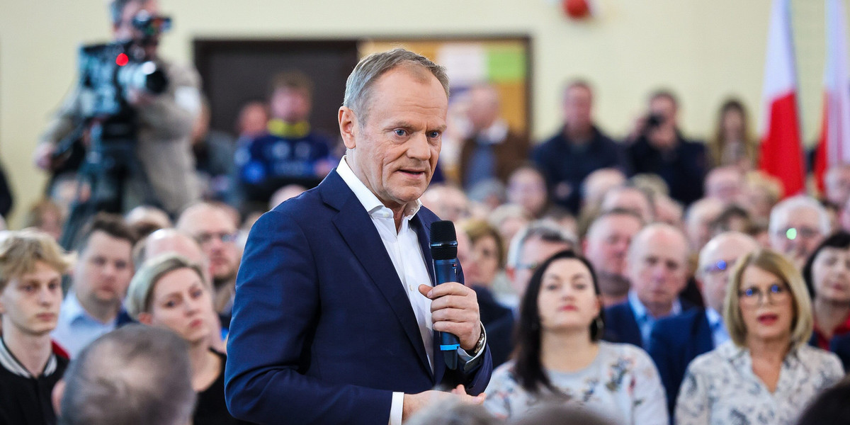 — Nie widzę powodu, żeby tutaj wybrzydzać — mówił Tusk o "babciowym".