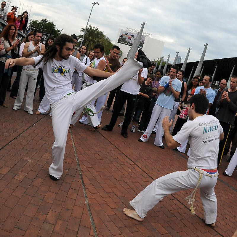 tellerka - Capoeira - bardzo popularna w Barcelonie brazylijska sztuka walki