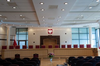 Maile trzech sędziów TK w sieci. Tematem 'nowe, kontrowersyjne ustawy'
