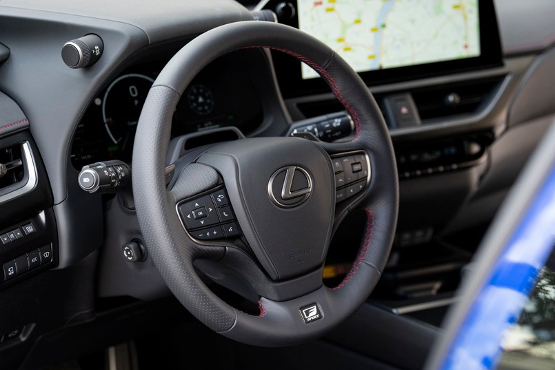 Lexus UX 300h