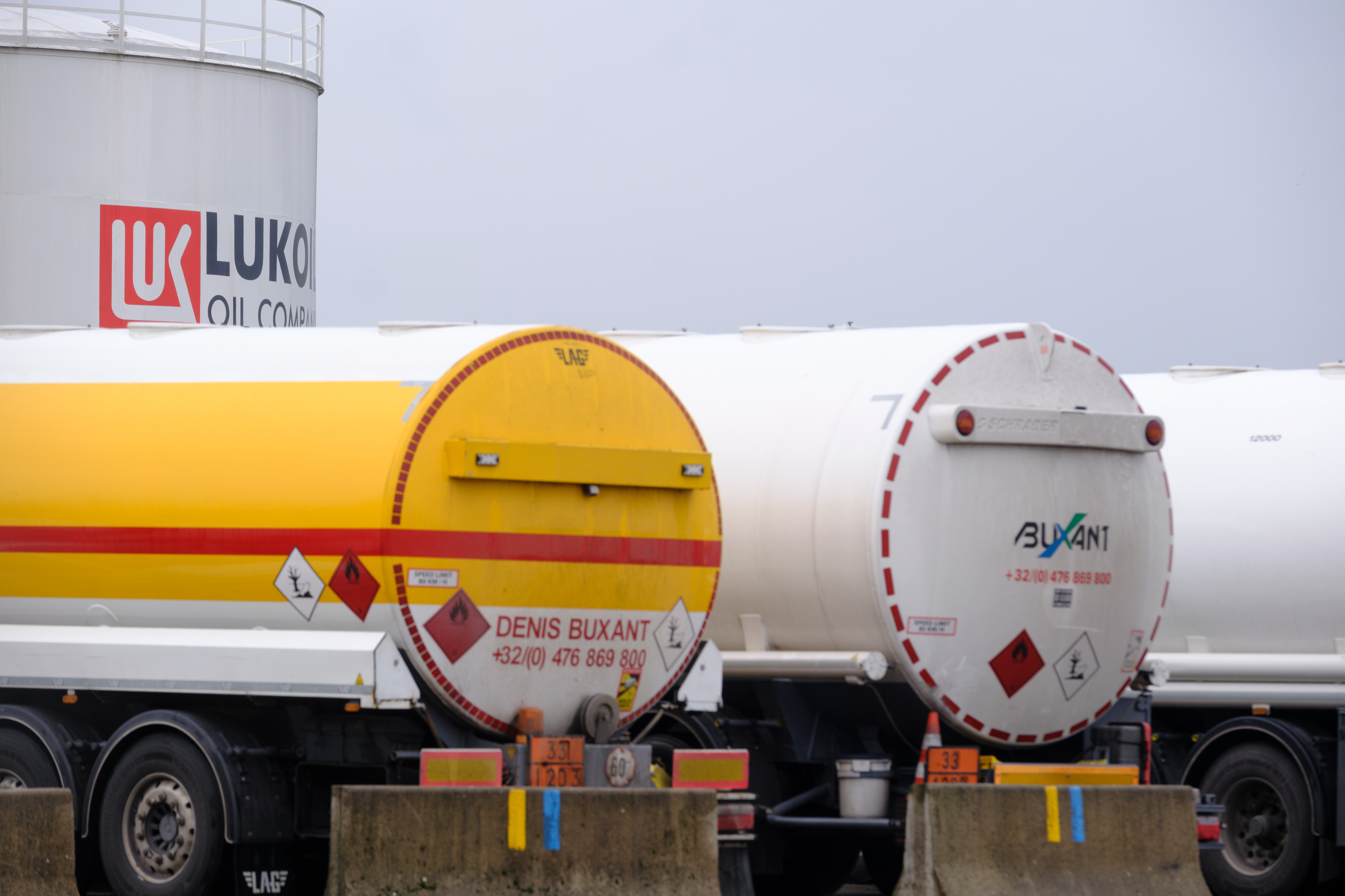 Sankcje USA uderzają: rosyjska ropa najniżej od 2,5 roku