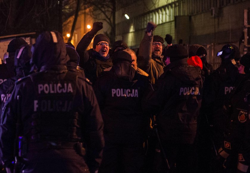 Antyfaszyści próbowali zatrzymać narodowców. Przepychanki i zatrzymania w stolicy