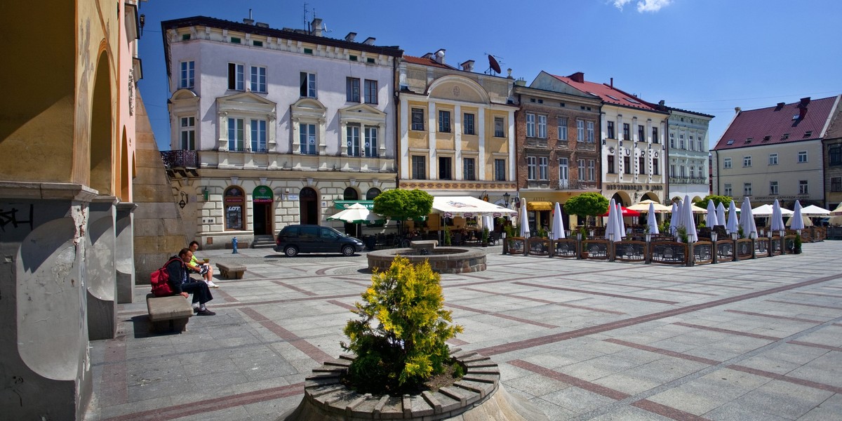 Nagi mężczyzna chodził po centrum Tarnowa