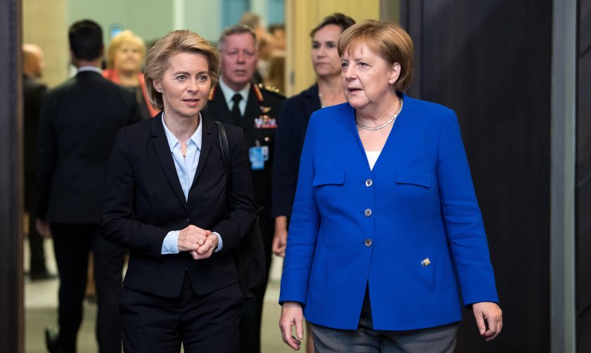 Ursula von Leyen i Angela Merkel