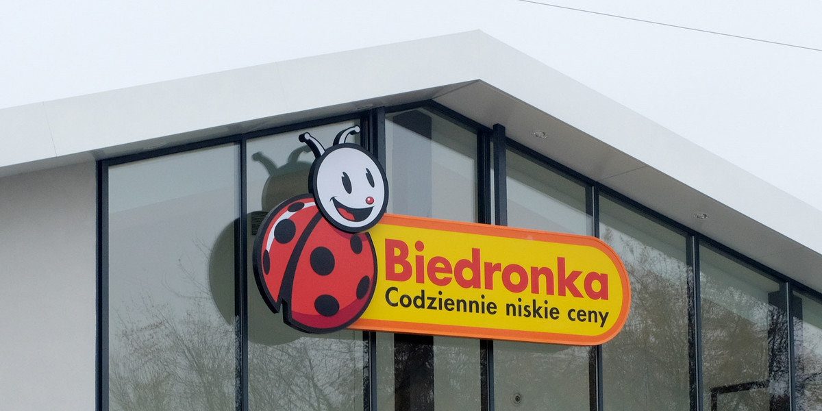 Radzymin. Wichura uderzyła w sklep Biedronka. 