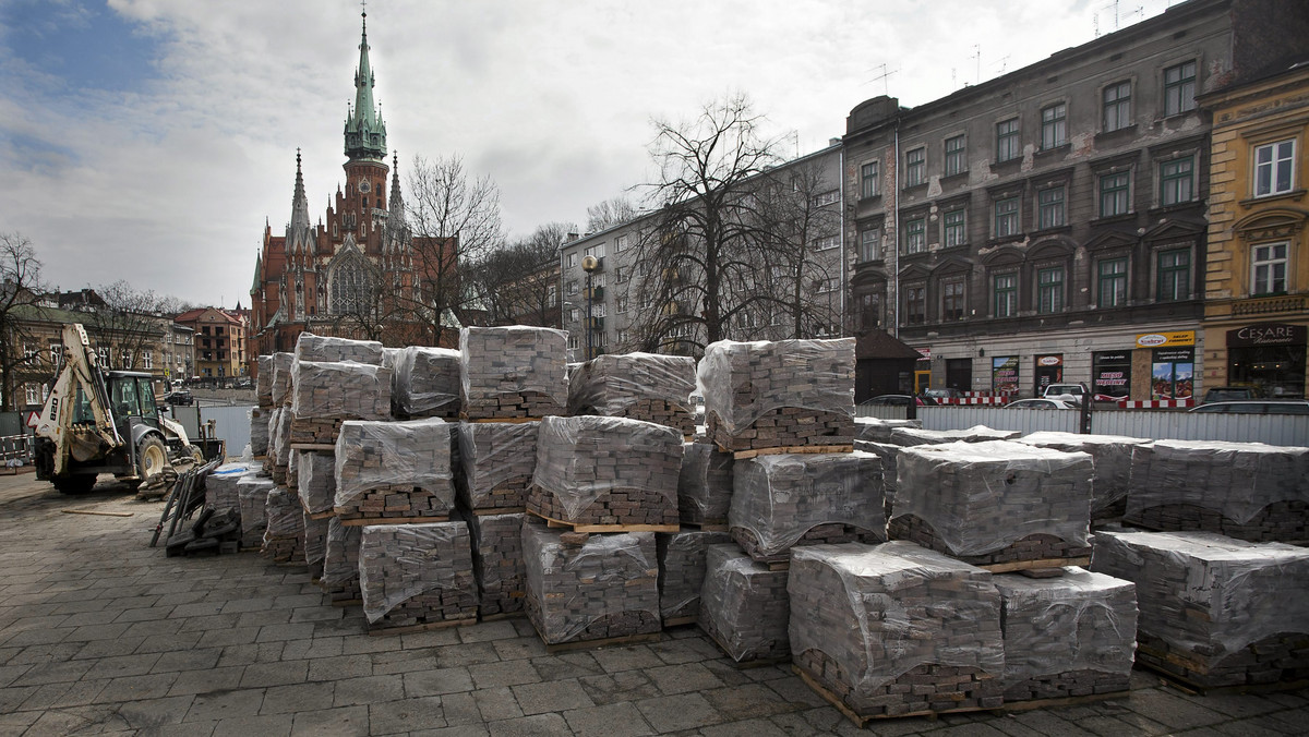 Kończą się konsultacje społeczne dotyczące przebudowy Rynku Podgórskiego. Miasto do rewitalizacji tego terenu szykowało się dość długo. Pierwsze prace mają się zacząć już w lipcu.