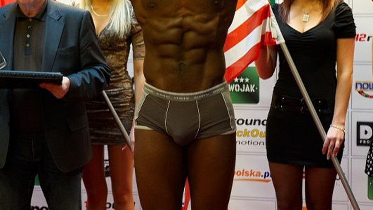 Podczas gali KSW 16 w Gdańsku na trybunach nie zabrakło znakomitości ze świata sportu. Jednym z widzów, którzy przyglądali się poczynaniom fighterów był bokser Izuagbe Ugonoh, który w rozmowie z Onet.pl nie zaprzeczył, że kiedyś może trafić do MMA.