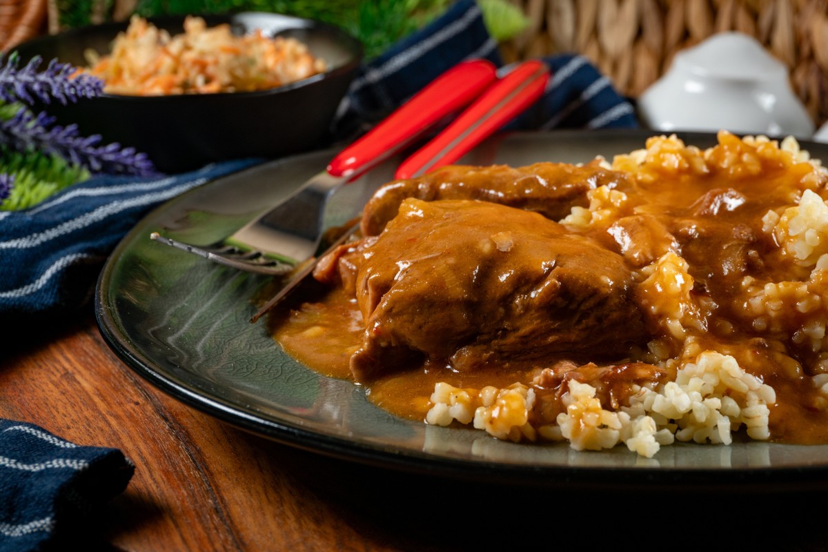 Mięciutka karkówka w pysznym sosie będzie idealna na niedzielny obiad