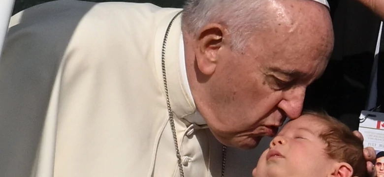 Pokutna wizyta Franciszka w Kanadzie. 50 tys. osób na papieskiej mszy