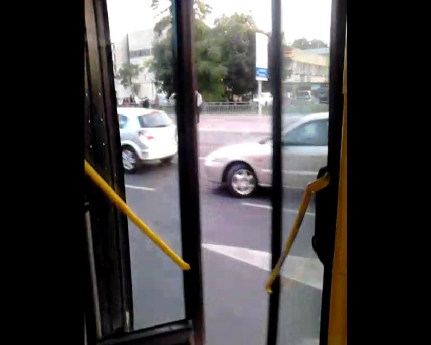 Zepsute drzwi w autobusie MPK