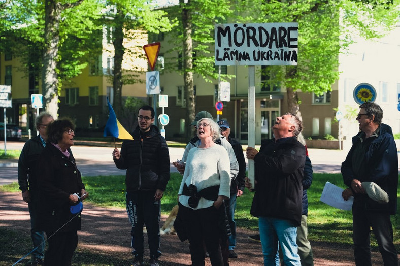 Demonstracja przed konsulatem Federacji Rosyjskiej w Mariehamn