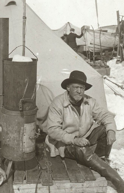 Shackleton na zdjęciu wykonanym między 1914 a 1916 rokiem