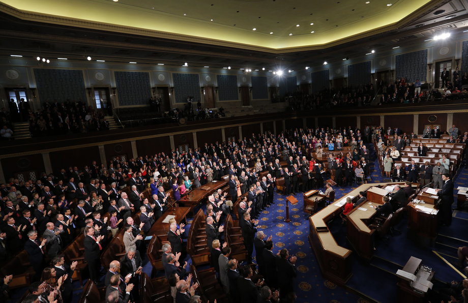 The House of Representatives has how many voting members?
