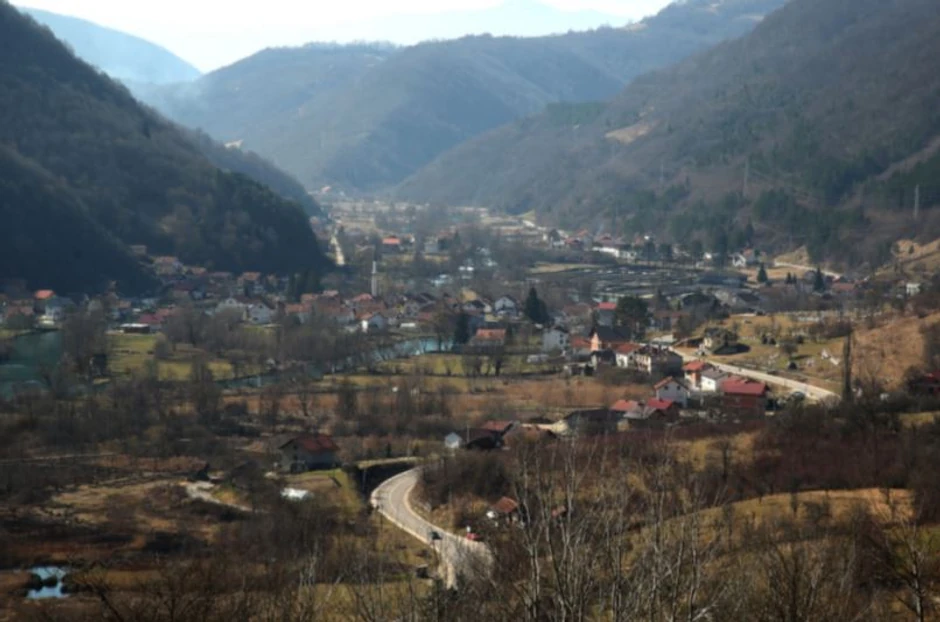 Jezero obiluje prirodnim lepotama