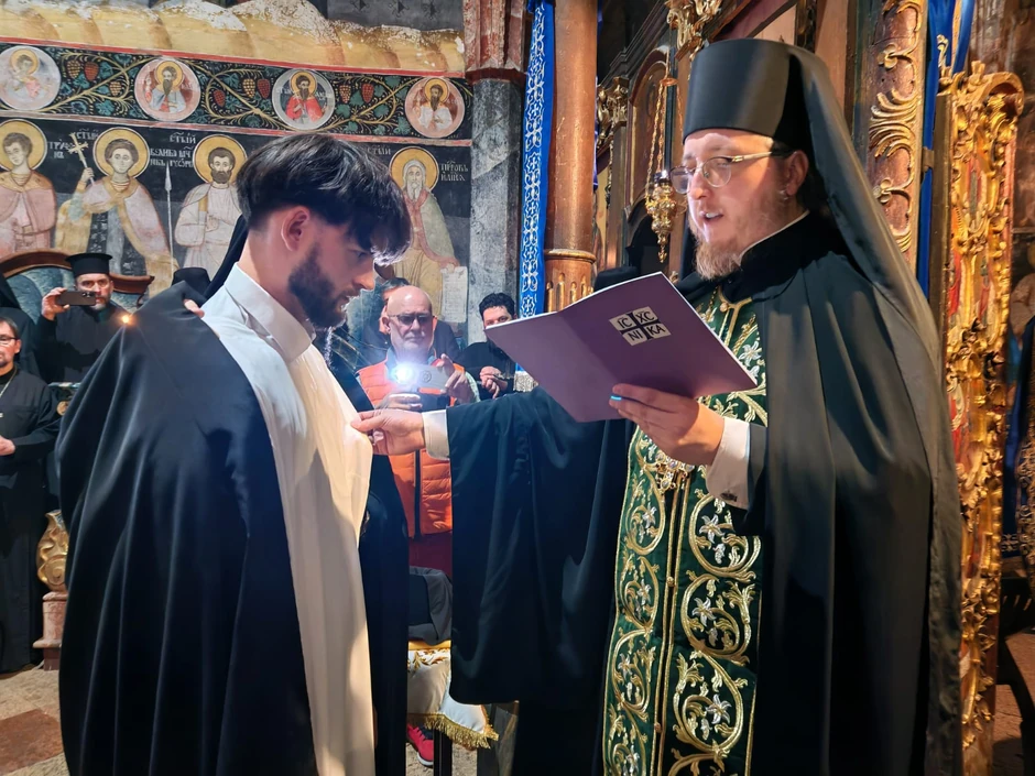 Čin monaškog postriga po maloj shimi, izvršen po blagoslovu mitropolita, obavio je arhimandrit Metodije