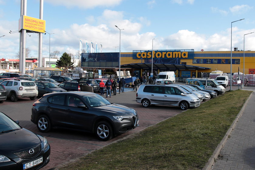 Gdańsk. Parking marketu budowlanego