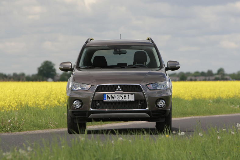 Mitsubishi Outlander: czy warto kupić podstawową wersję