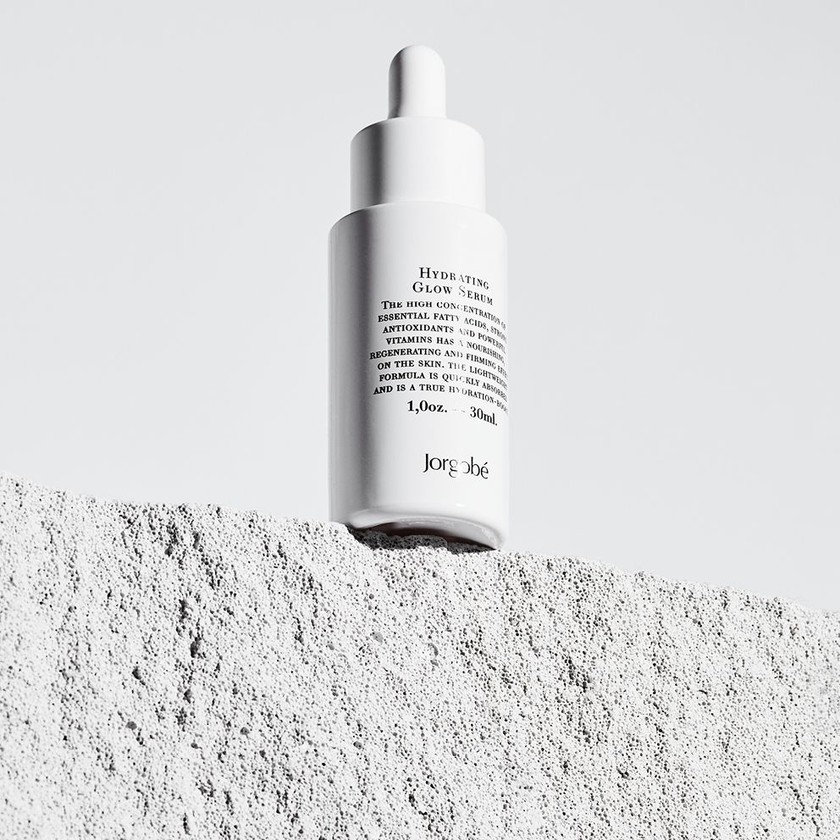 «Hydrating Glow Serum» Jorgobé, à base d’une association unique d’huiles végétales riches en nutriments, pour CHF 43.90, douglas.ch