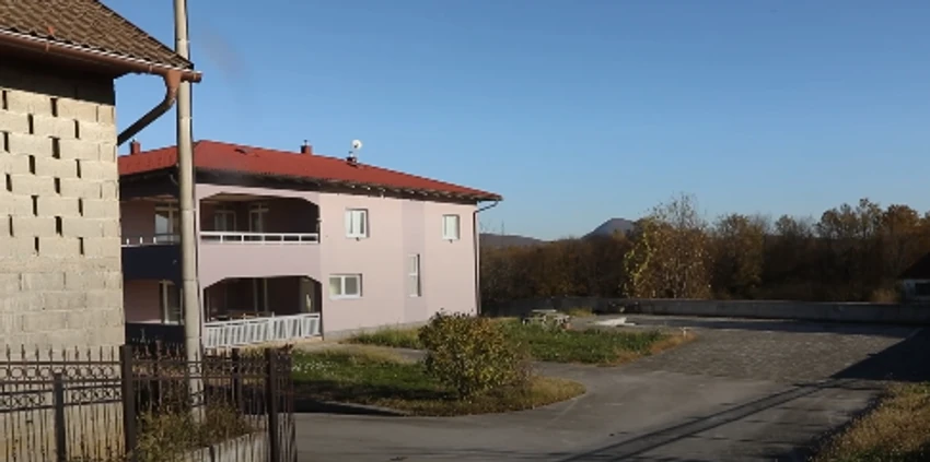 OBIŠLI SMO IMANJE ASMINA DURDŽIĆA U BOSNI Ima tri kuće, vila košta 700.000 evra i ima 13 soba, a tetka otkria sve o Aneli: \