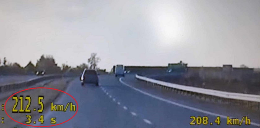 43-latek pędził mercedesem 212 km/godz. Ale dostał mandat!